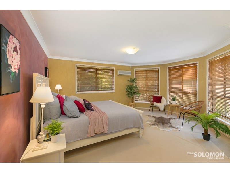 5 Arncliffe Close, Carindale QLD 4152