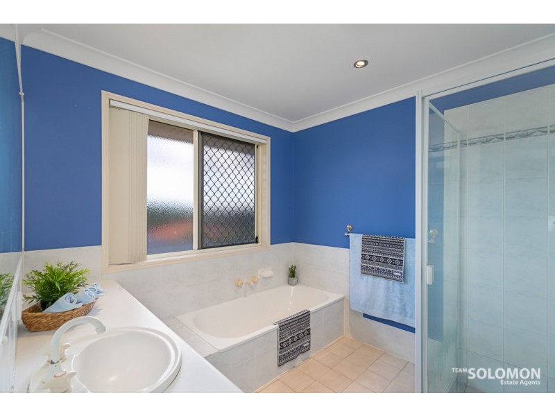 5 Arncliffe Close, Carindale QLD 4152
