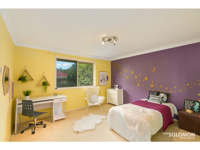 5 Arncliffe Close, Carindale QLD 4152