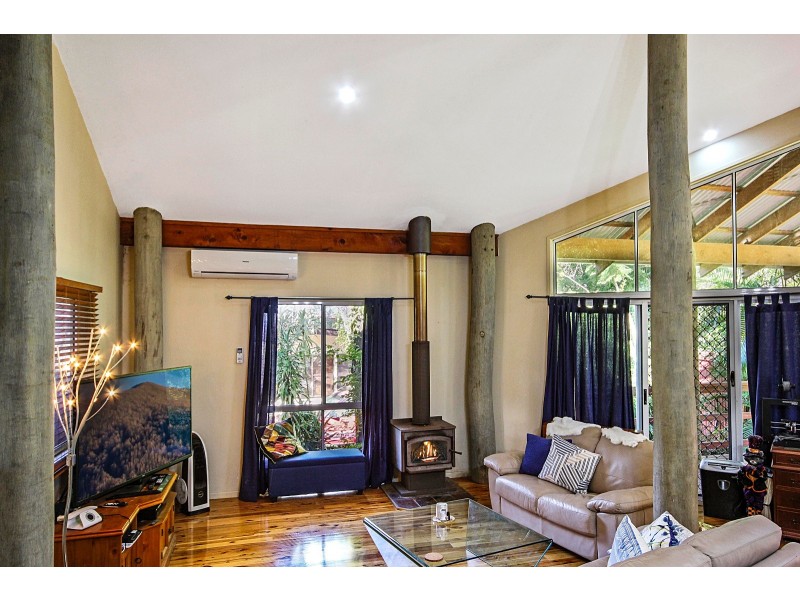 9 Innes Street, Coochiemudlo Island QLD 4184