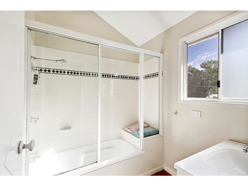 9 Innes Street, Coochiemudlo Island QLD 4184