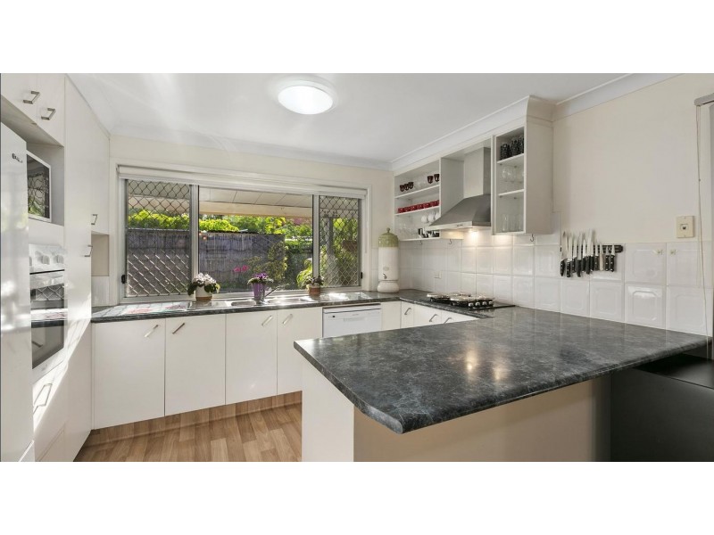 6 Buggy Place, Redland Bay QLD 4165