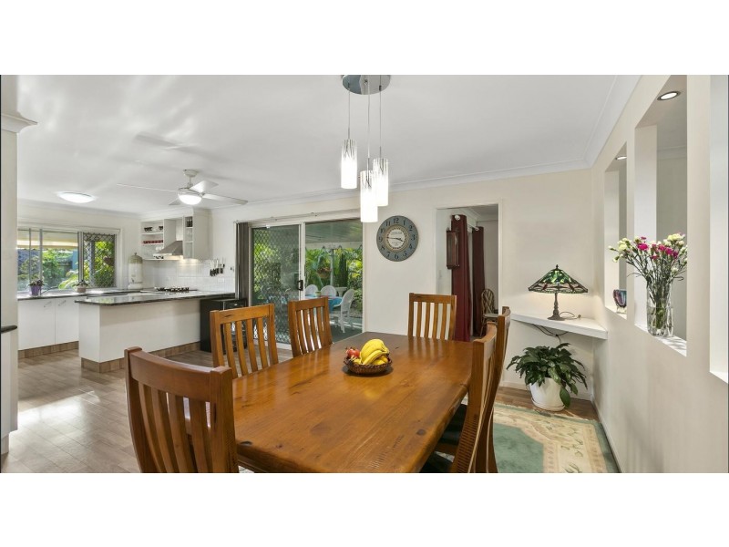6 Buggy Place, Redland Bay QLD 4165