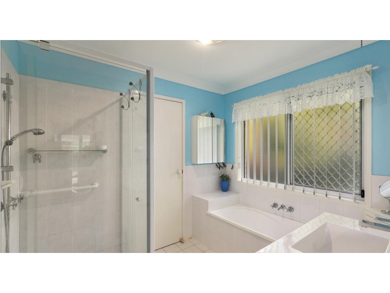 6 Buggy Place, Redland Bay QLD 4165