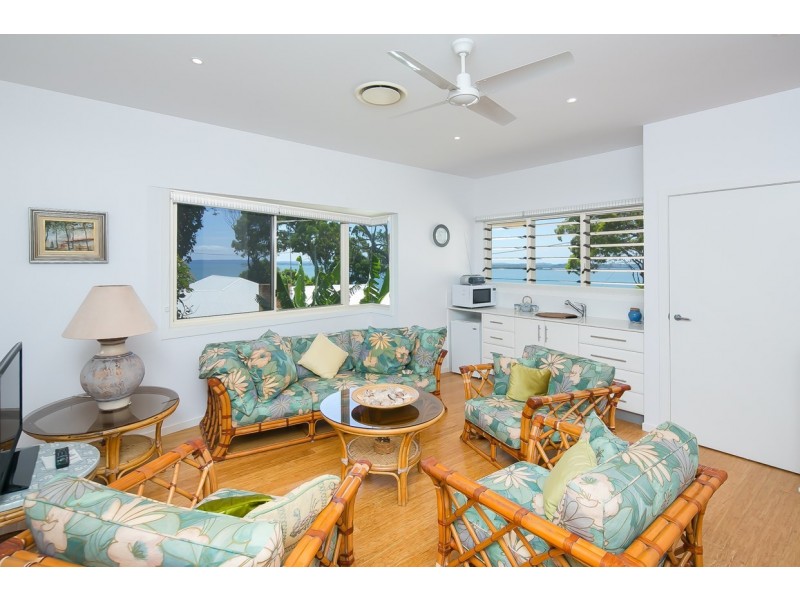 51 Esplanade, Redland Bay QLD 4165