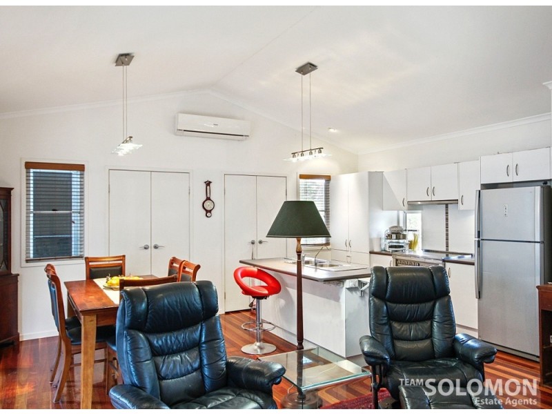1 Shirley Street, Coochiemudlo Island QLD 4184