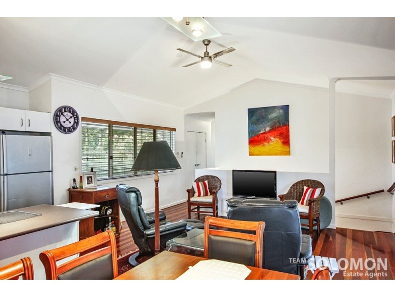 1 Shirley Street, Coochiemudlo Island QLD 4184
