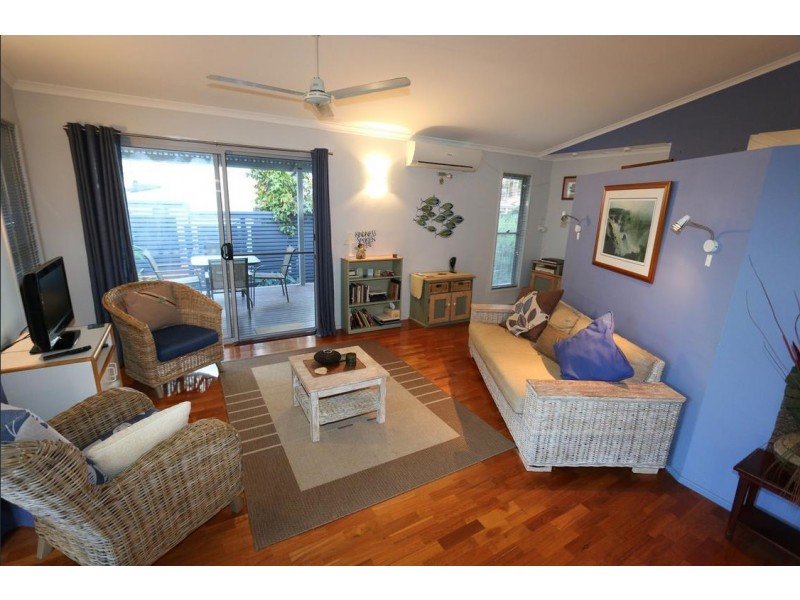 21 Carefree Street, Coochiemudlo Island QLD 4184