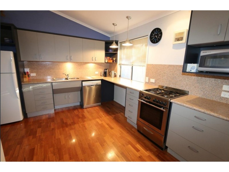 21 Carefree Street, Coochiemudlo Island QLD 4184