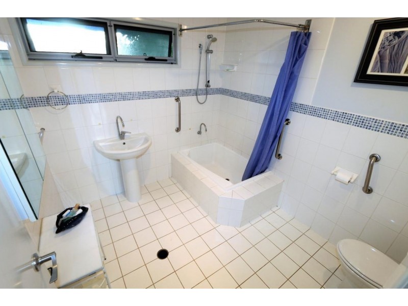 21 Carefree Street, Coochiemudlo Island QLD 4184