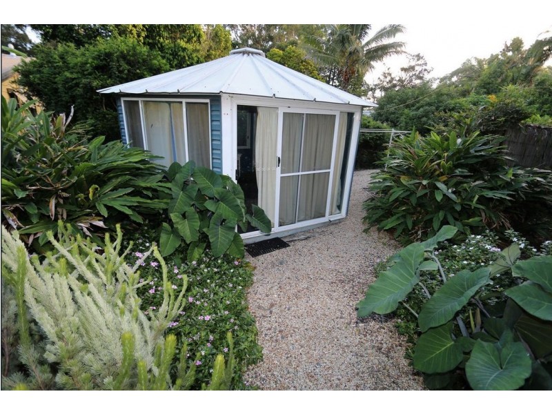 21 Carefree Street, Coochiemudlo Island QLD 4184