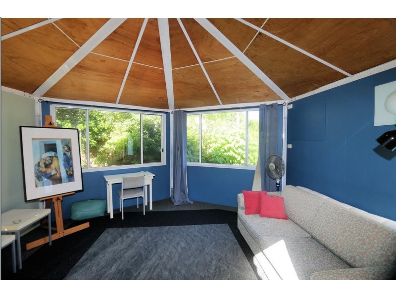 21 Carefree Street, Coochiemudlo Island QLD 4184