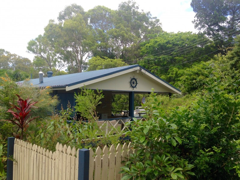 1 Ross Street, Coochiemudlo Island QLD 4184