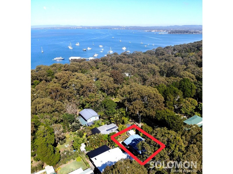 1 Ross Street, Coochiemudlo Island QLD 4184