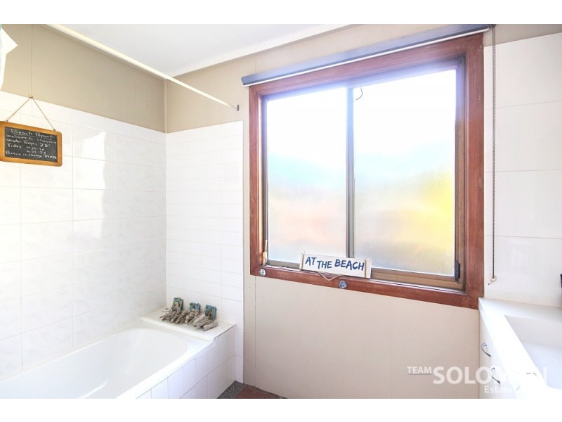 1 Ross Street, Coochiemudlo Island QLD 4184