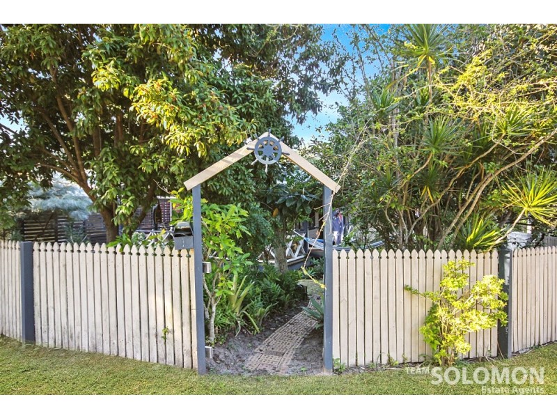 1 Ross Street, Coochiemudlo Island QLD 4184