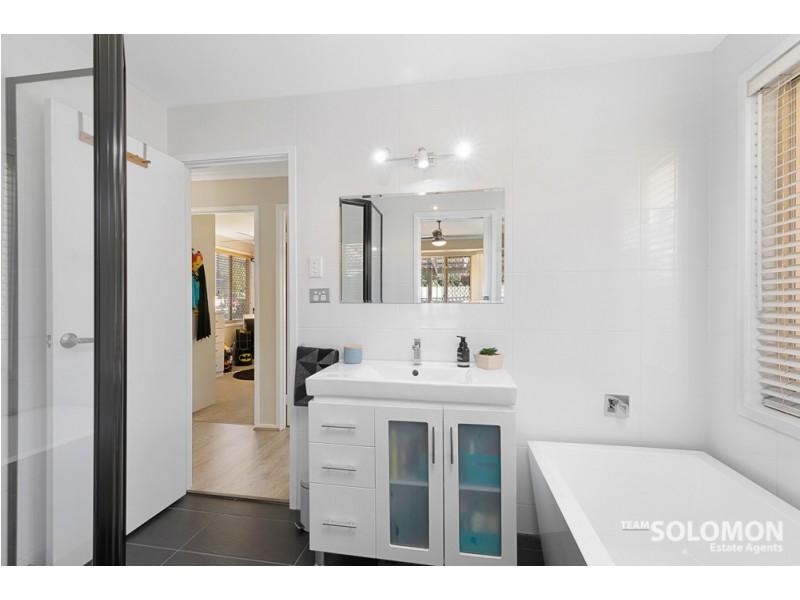 11 Bethnal Court, Wellington Point QLD 4160