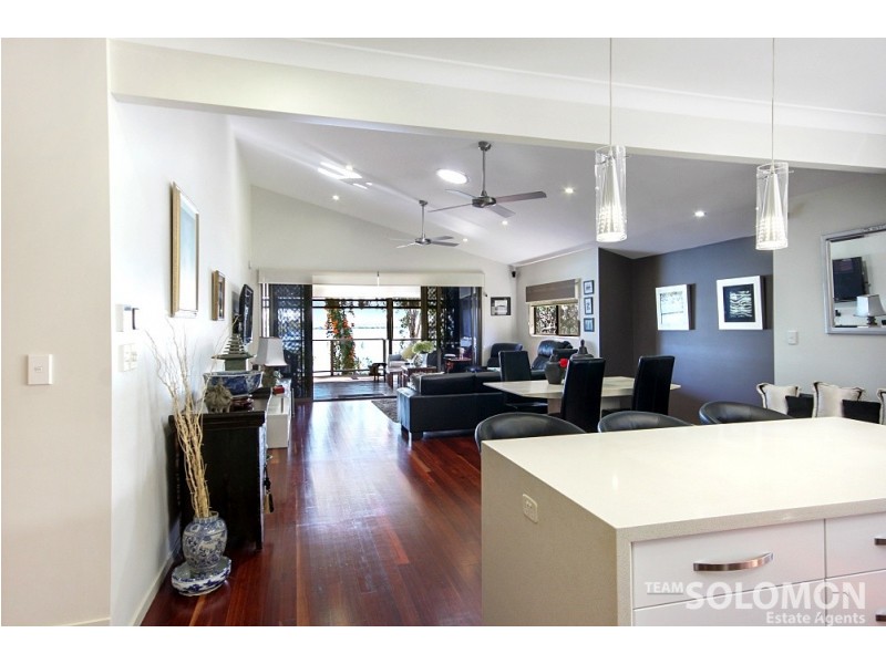 21 Cliff Terrace, Macleay Island QLD 4184