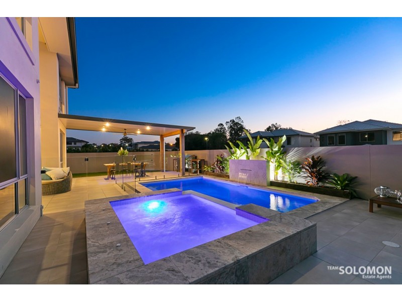 4 Paige Crescent, Wakerley QLD 4154