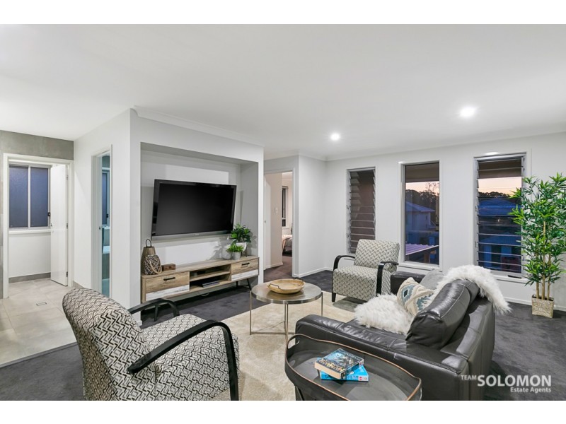 4 Paige Crescent, Wakerley QLD 4154
