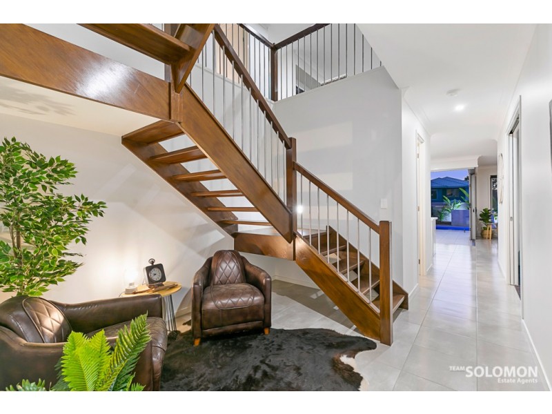 4 Paige Crescent, Wakerley QLD 4154