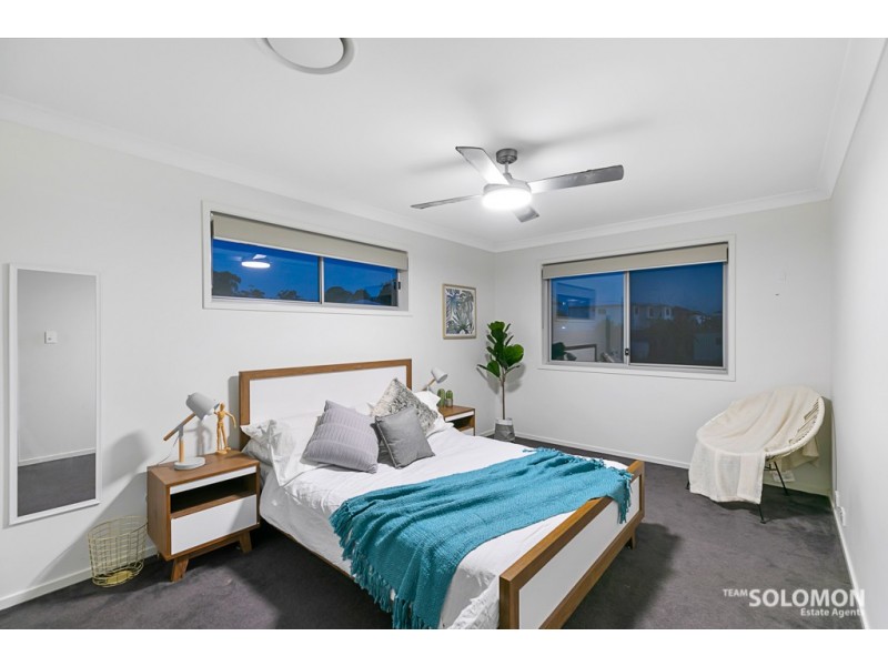 4 Paige Crescent, Wakerley QLD 4154