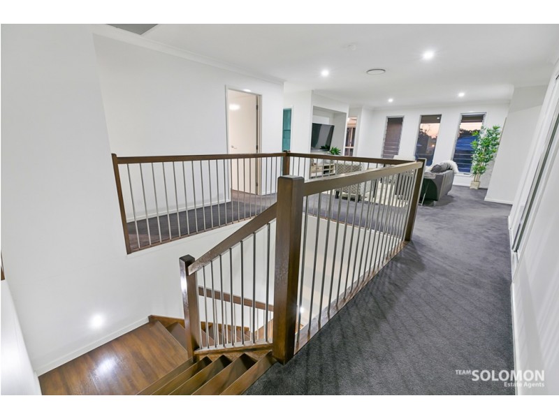 4 Paige Crescent, Wakerley QLD 4154