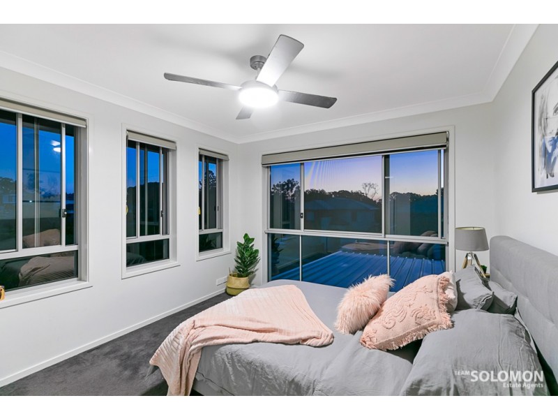 4 Paige Crescent, Wakerley QLD 4154