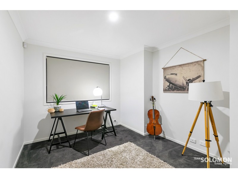 4 Paige Crescent, Wakerley QLD 4154