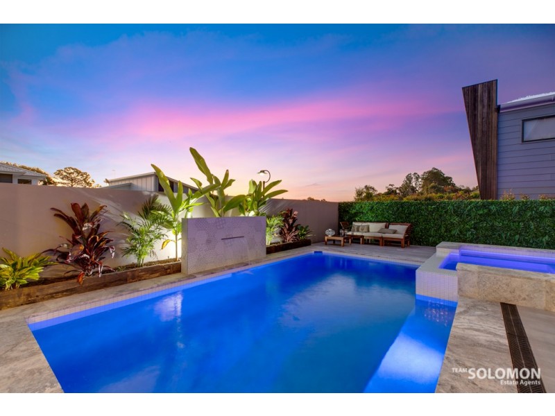 4 Paige Crescent, Wakerley QLD 4154