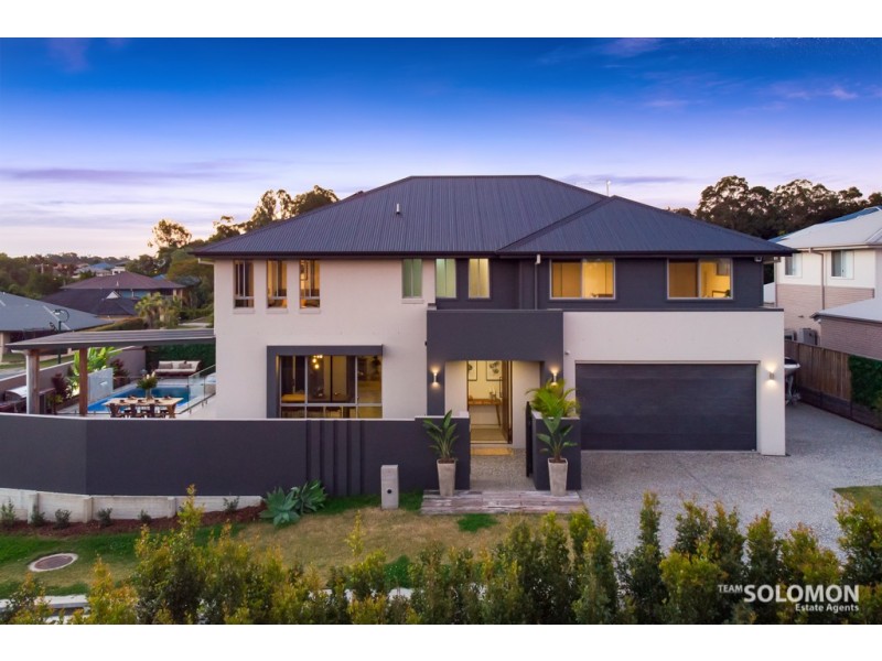 4 Paige Crescent, Wakerley QLD 4154
