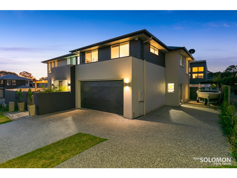 4 Paige Crescent, Wakerley QLD 4154