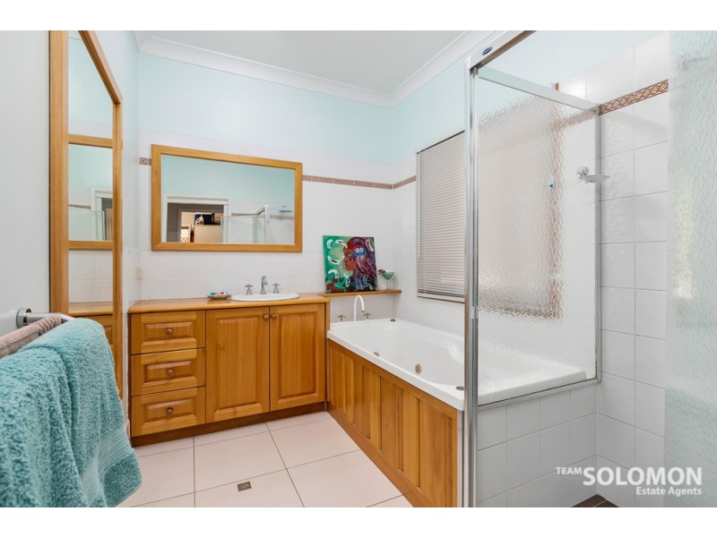 5 Peewee Court, Wellington Point QLD 4160