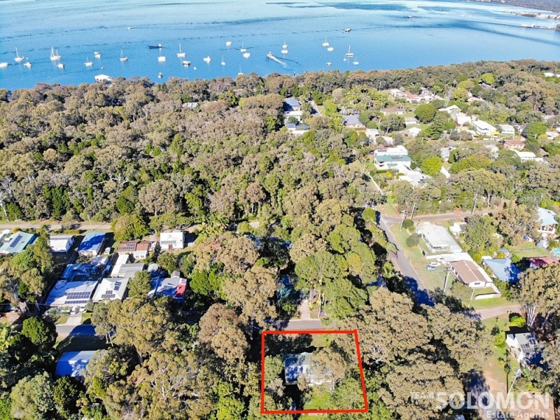 6 Merindah Street, Coochiemudlo Island QLD 4184