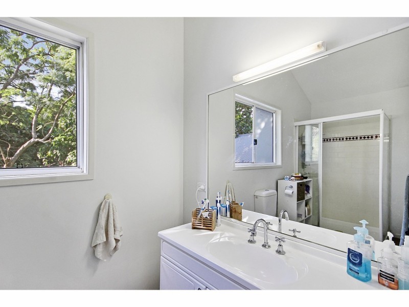 9 Innes Street, Coochiemudlo Island QLD 4184