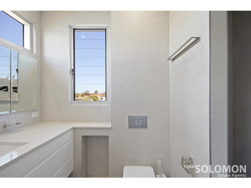 27 Sternlight Court, Raby Bay QLD 4163