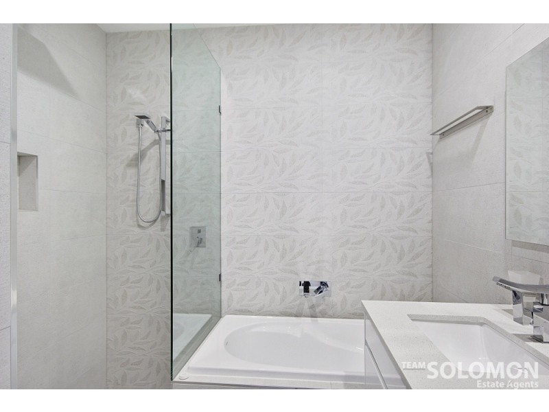 27 Sternlight Court, Raby Bay QLD 4163