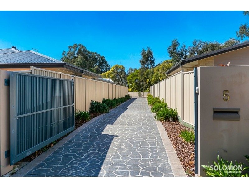 5 Jerrys Place, Thornlands QLD 4164