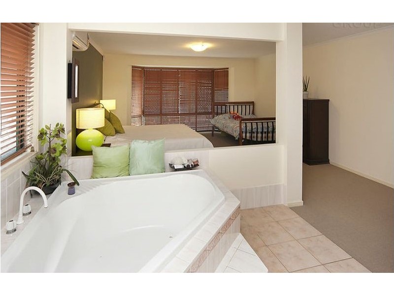 11 Chiswick Place, Forest Lake QLD 4078