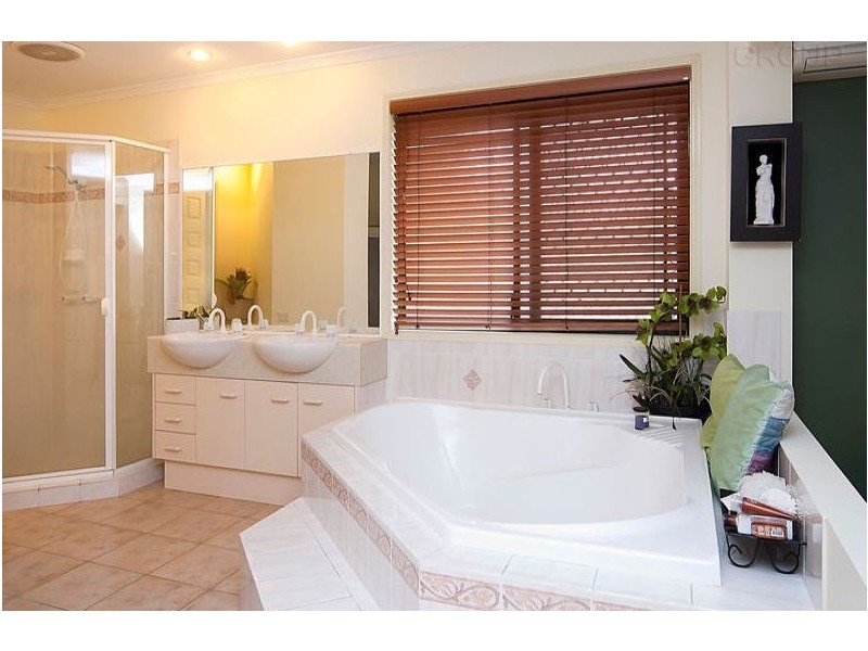 11 Chiswick Place, Forest Lake QLD 4078