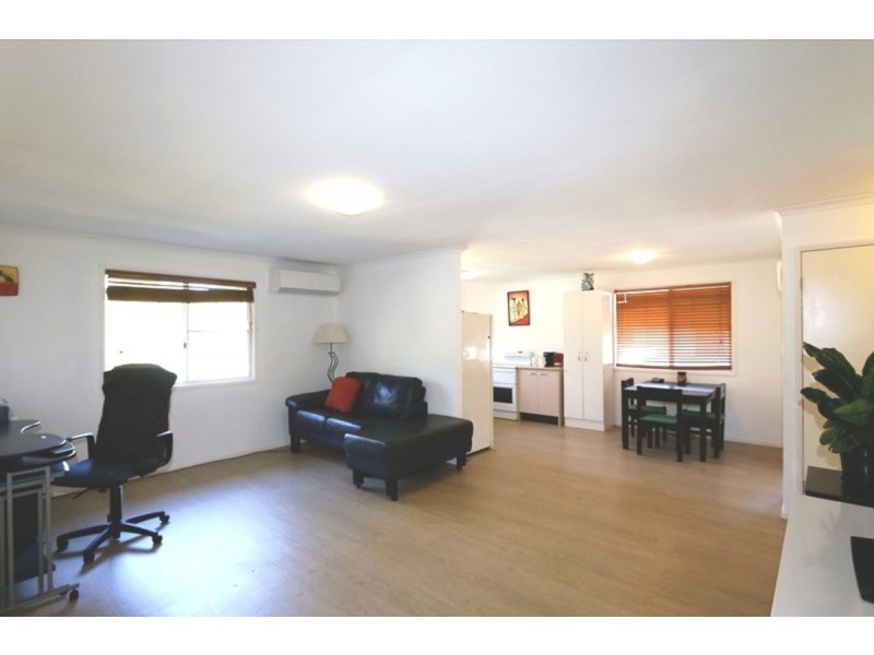 15 Kingfisher Street, Coochiemudlo Island QLD 4184