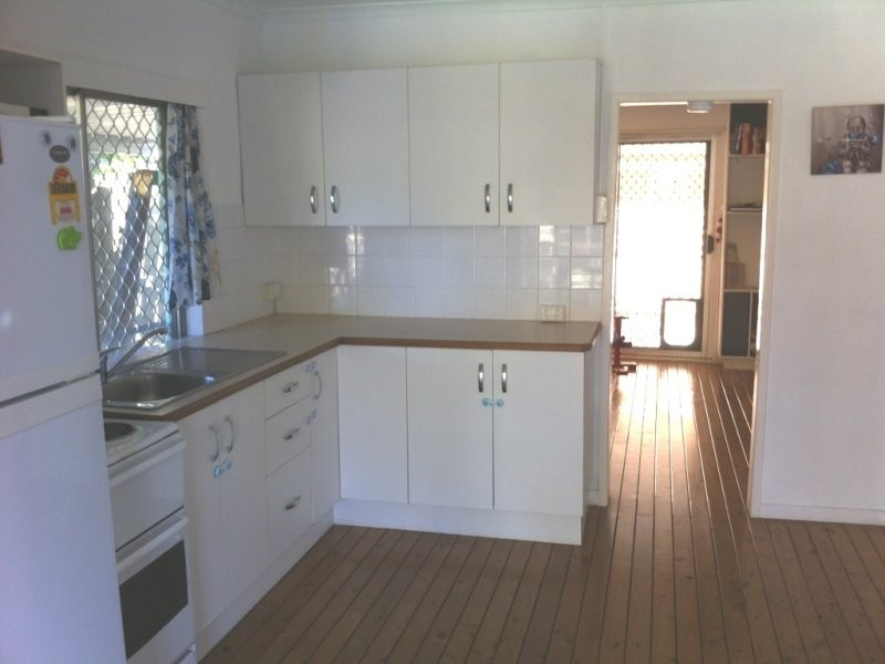 17 Orange Grove Street, Coochiemudlo Island QLD 4184