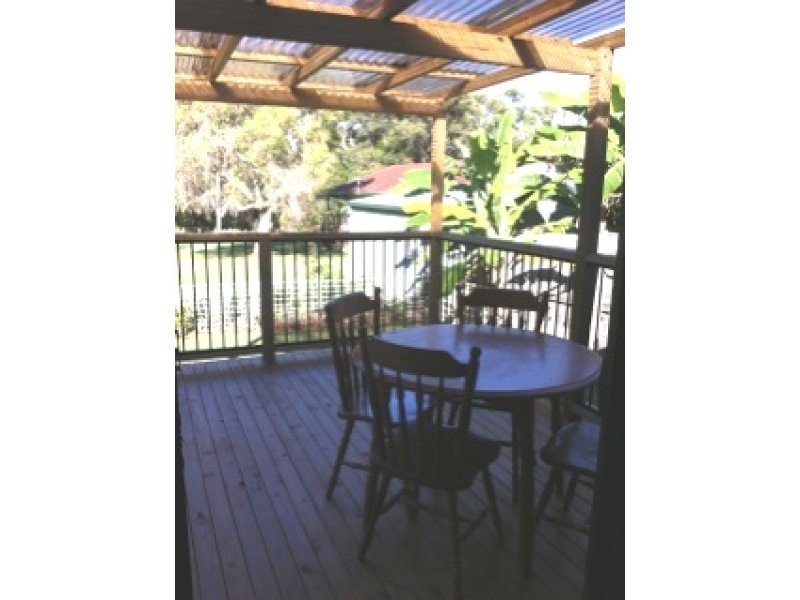 17 Orange Grove Street, Coochiemudlo Island QLD 4184