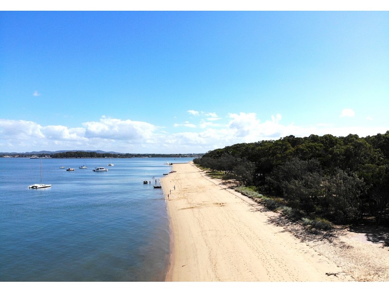 17 Orange Grove Street, Coochiemudlo Island QLD 4184