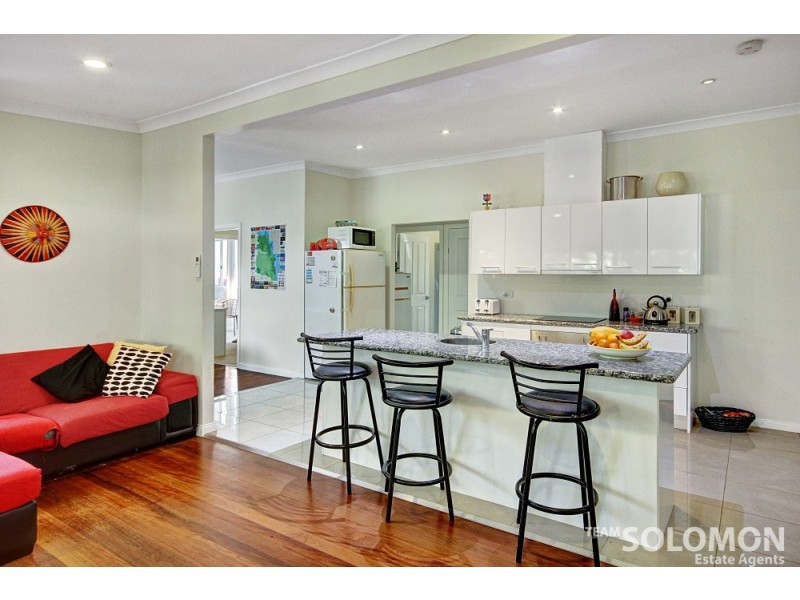 1 Moonah Street, Coochiemudlo Island QLD 4184