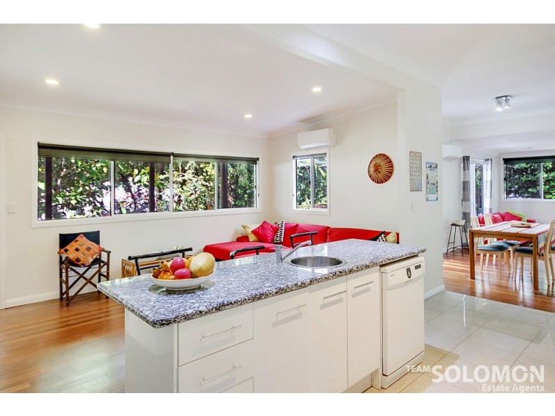 1 Moonah Street, Coochiemudlo Island QLD 4184