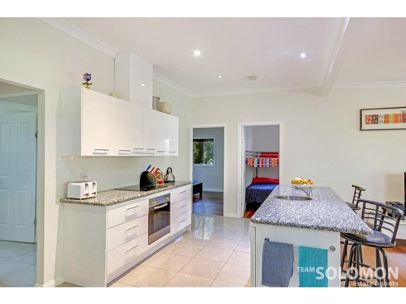 1 Moonah Street, Coochiemudlo Island QLD 4184