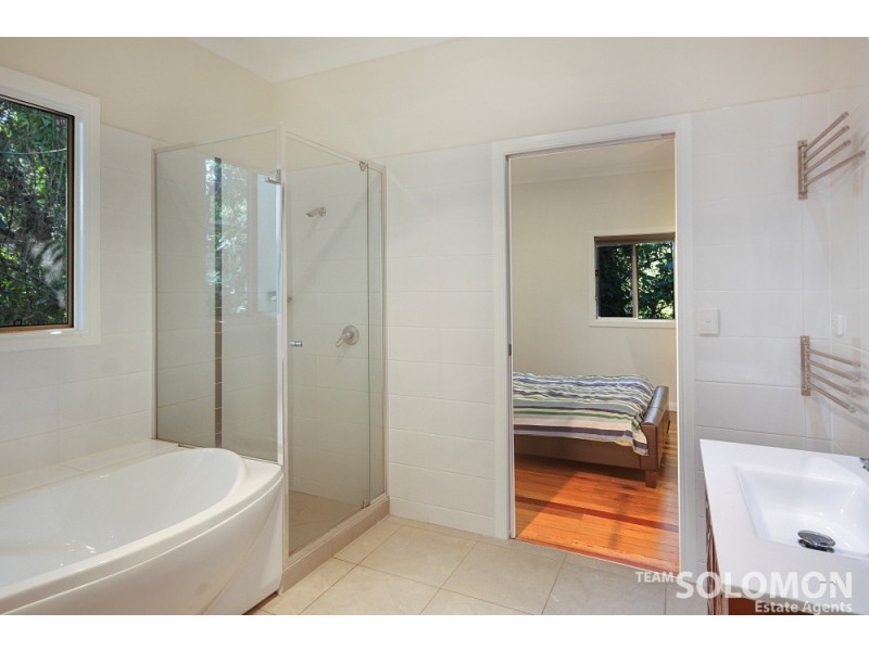 1 Moonah Street, Coochiemudlo Island QLD 4184