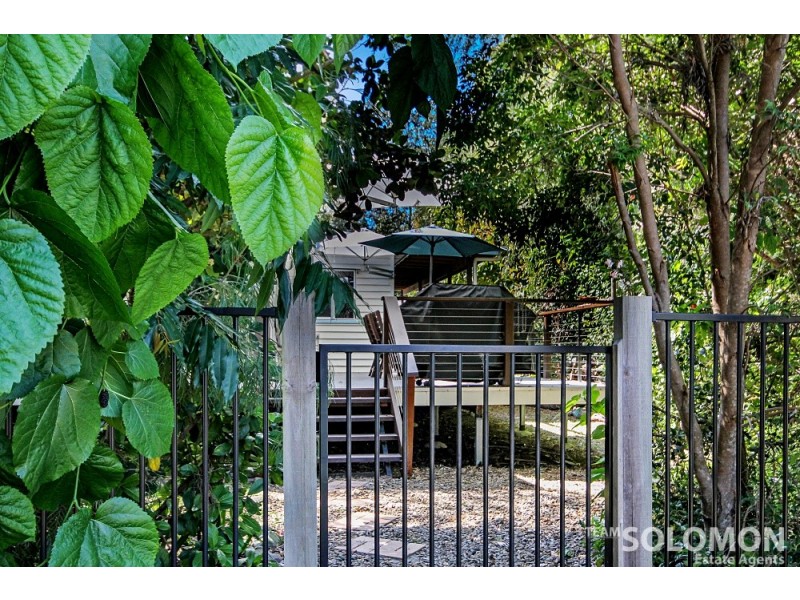 1 Moonah Street, Coochiemudlo Island QLD 4184
