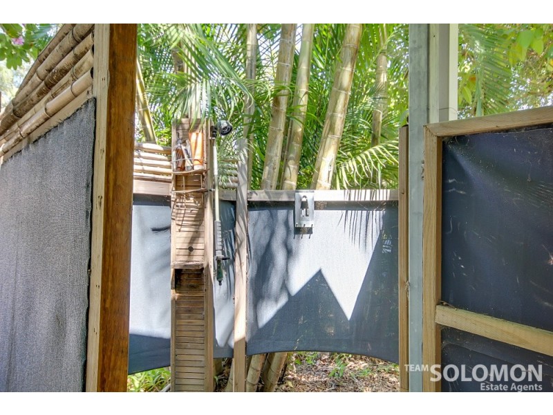 1 Moonah Street, Coochiemudlo Island QLD 4184